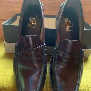 Excellent condition men’s loafers w/box!
